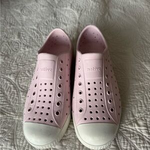Native Kids Slip-On Water Shoes in Pale Pink with White Toecaps